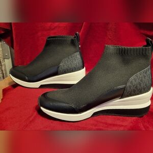 Michael KorsSkyler Stretch-Knit Sock Sneaker Size 10M- Women Black and White